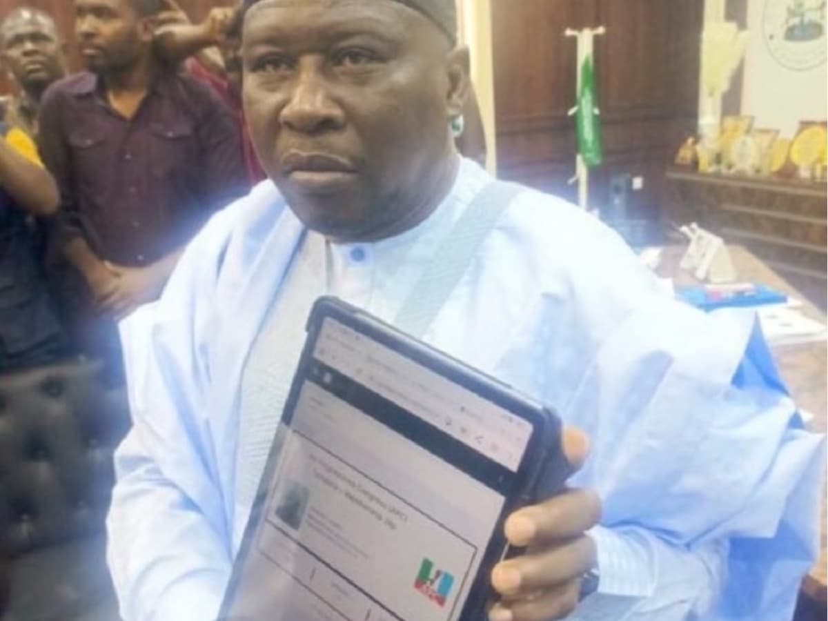 Adamawa Governor Fintiri Dumps PDP for APC