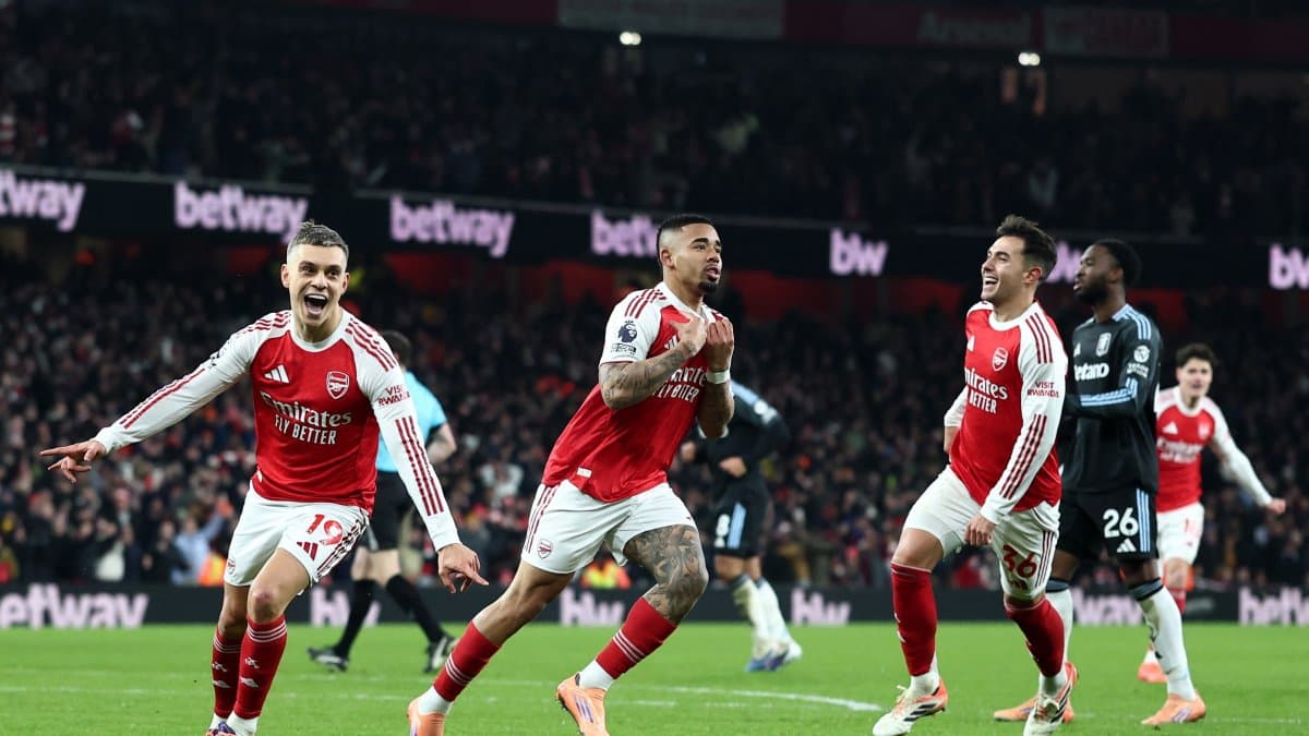 EPL : Arsenal Go Seven Points Clear As Chelsea Thrash Villa