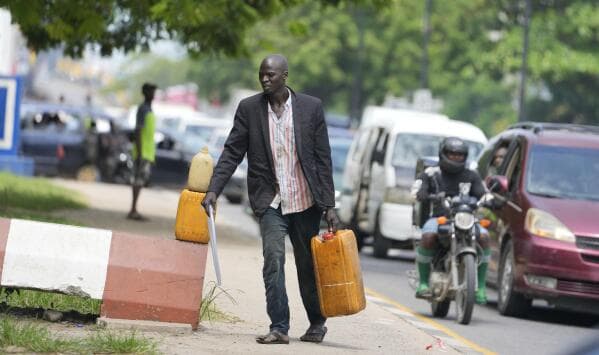 Fuel Prices Drop at Some Nigerian Filling Stations Amid Falling Crude Oil Costs