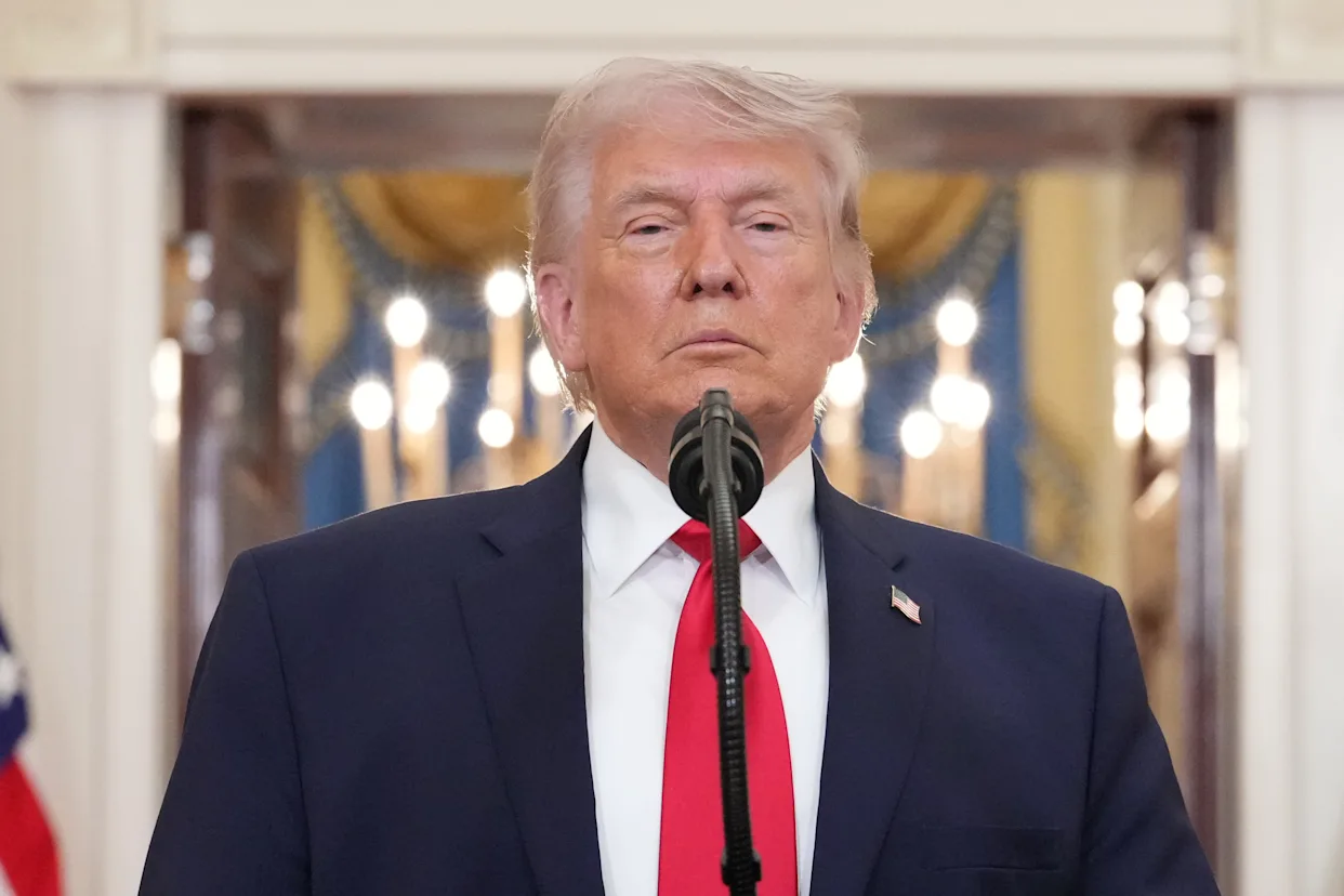 Trump Issues Stark Warning to Iran Over Strait of Hormuz as Tensions Escalate
