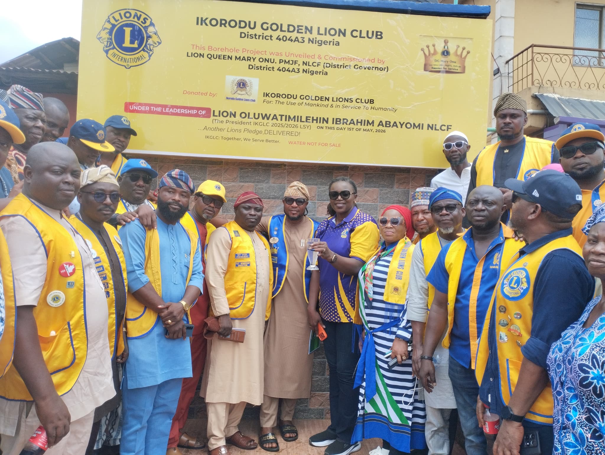 Water is Life: Ikorodu Golden Lions Club deliver relief to Itunpate Community  By Queen Phillips 