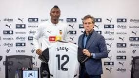 Valencia confirms Umar Sadiq&#8217;s transfer, on loan.