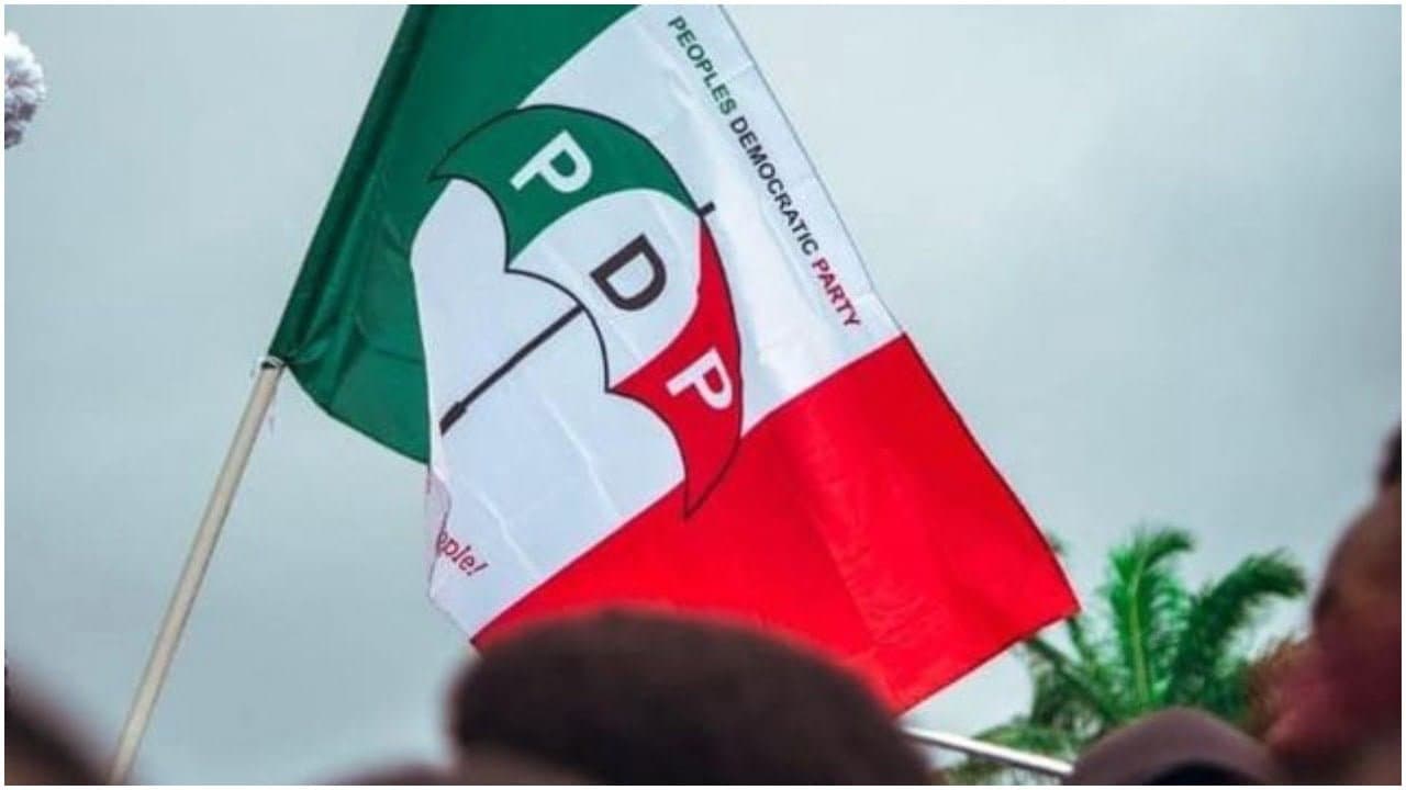 Police Invade PDP Headquarters As Factional Secretaries Set To Resume